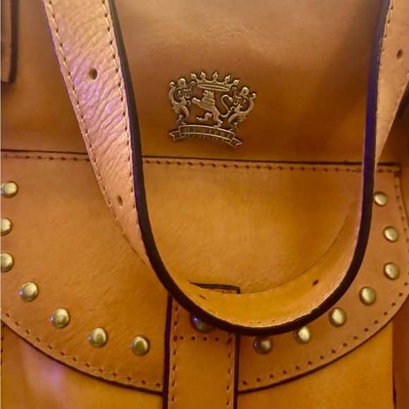 PATRISI ITALIAN LEATHER shoulder bag quality crafted with exquisite hardware. - Picture 10 of 14
